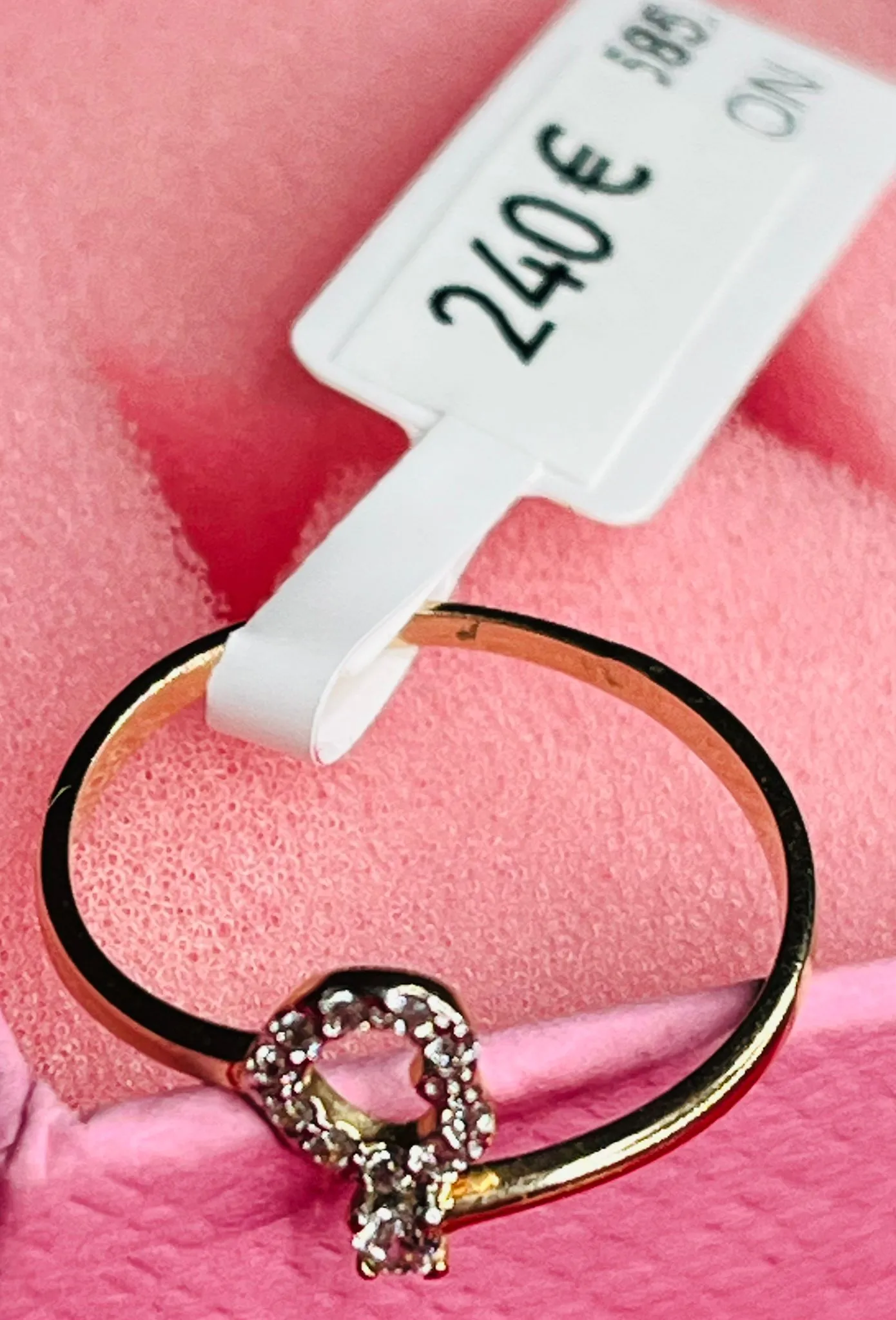 Schlichter Goldring mit Solitär-Brillant