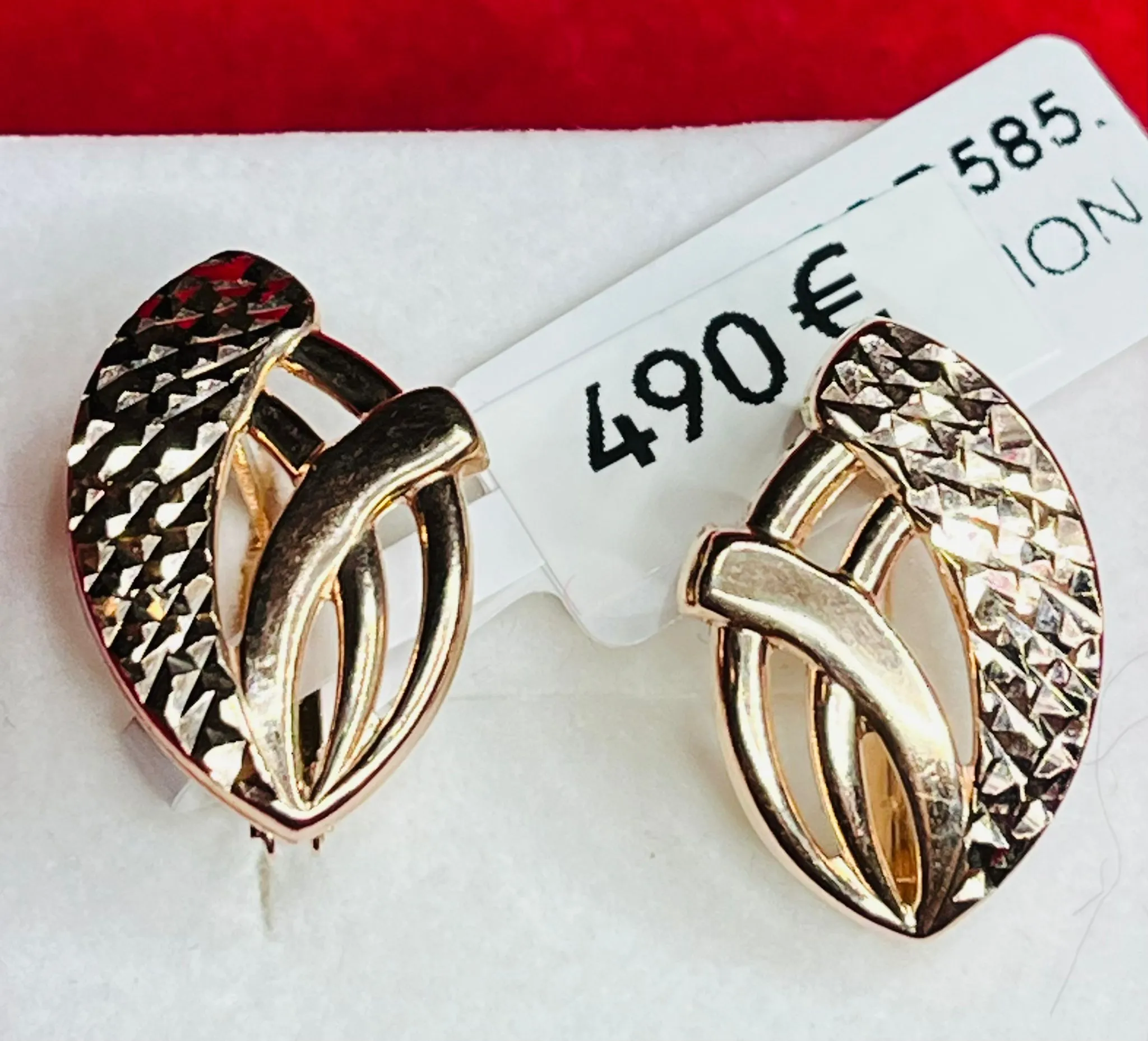 Goldohrringe mit Blatt-Motiv und Diamantschliff