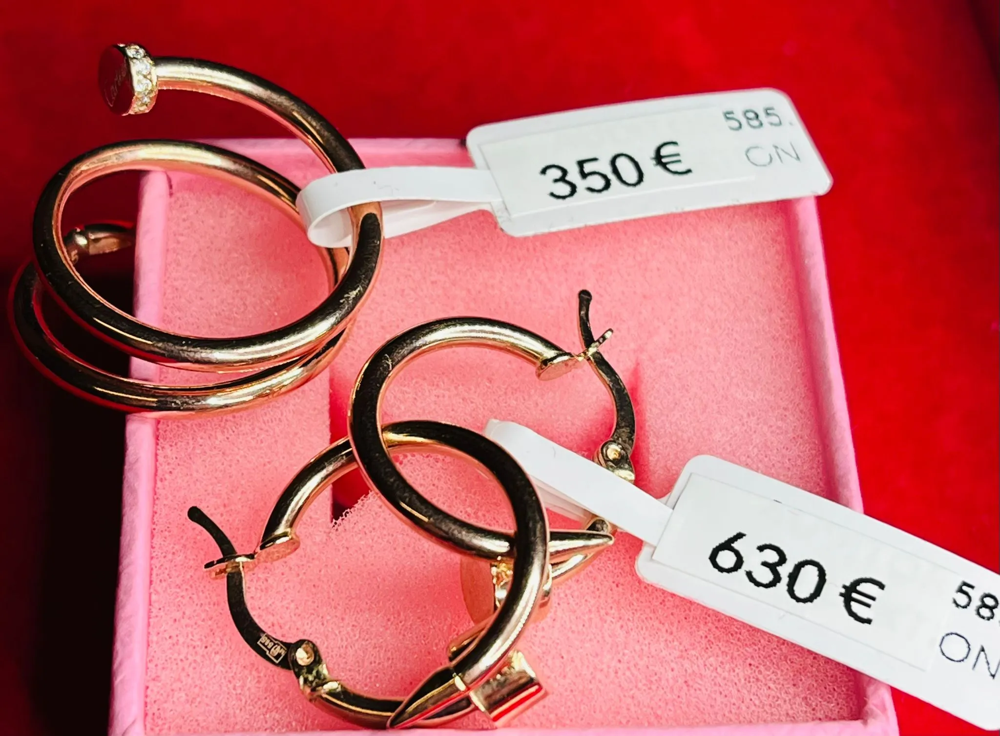 Klassische Goldcreolen in verschiedenen Größen